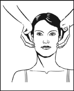 Нежными движениями помассируйте мочки ушей и кожу за ними (это поможет избавиться от кругов под глазами). В конце закройте ладонями глаза, передавая им тепло своих рук и на несколько минут постарайтесь расслабить все мышцы лица