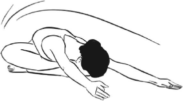 Из предыдущего положения, одновременно плавно переведите руки и туловище по кругу на 45° - наклон вперед-влево - и потянитесь за руками. Почувствуйте растяжение мышц спины и ягодиц. Задержитесь в этом положении на 10-12 счетов.