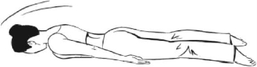Лежа на животе (для комфорта подложите под лоб небольшое свернутое полотенце), руки выпрямлены вдоль туловища, ладони внутренней стороной направлены вверх. Ноги прямые, носки вытянуты, расстояние между стопами - ширина бедер.